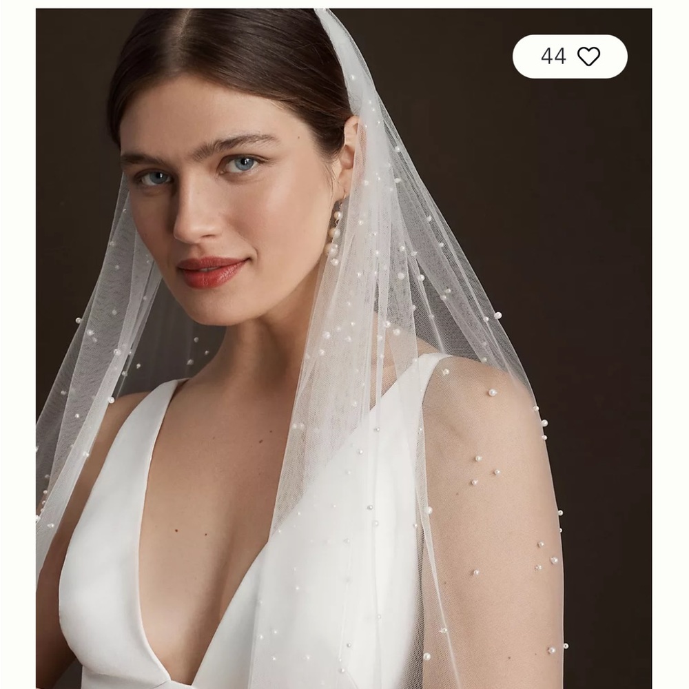 Anthropologie Roesia Pearl Ivory Chapel length veil